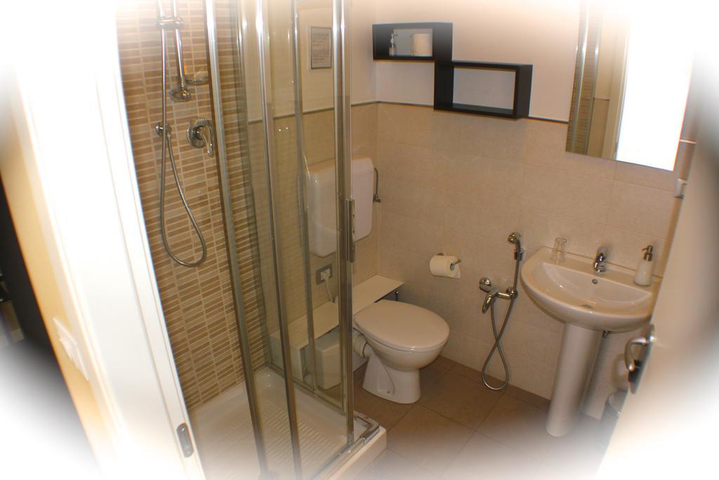 Domus Corso Umberto 18 B&B Pescara Bilik gambar